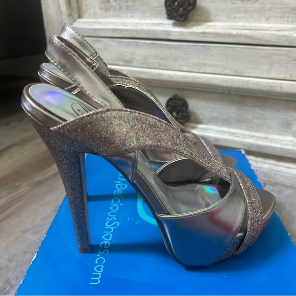 Sparkling High Heels - Picture 6 of 7